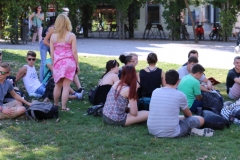Gruppenbild_Schüler_Wiese